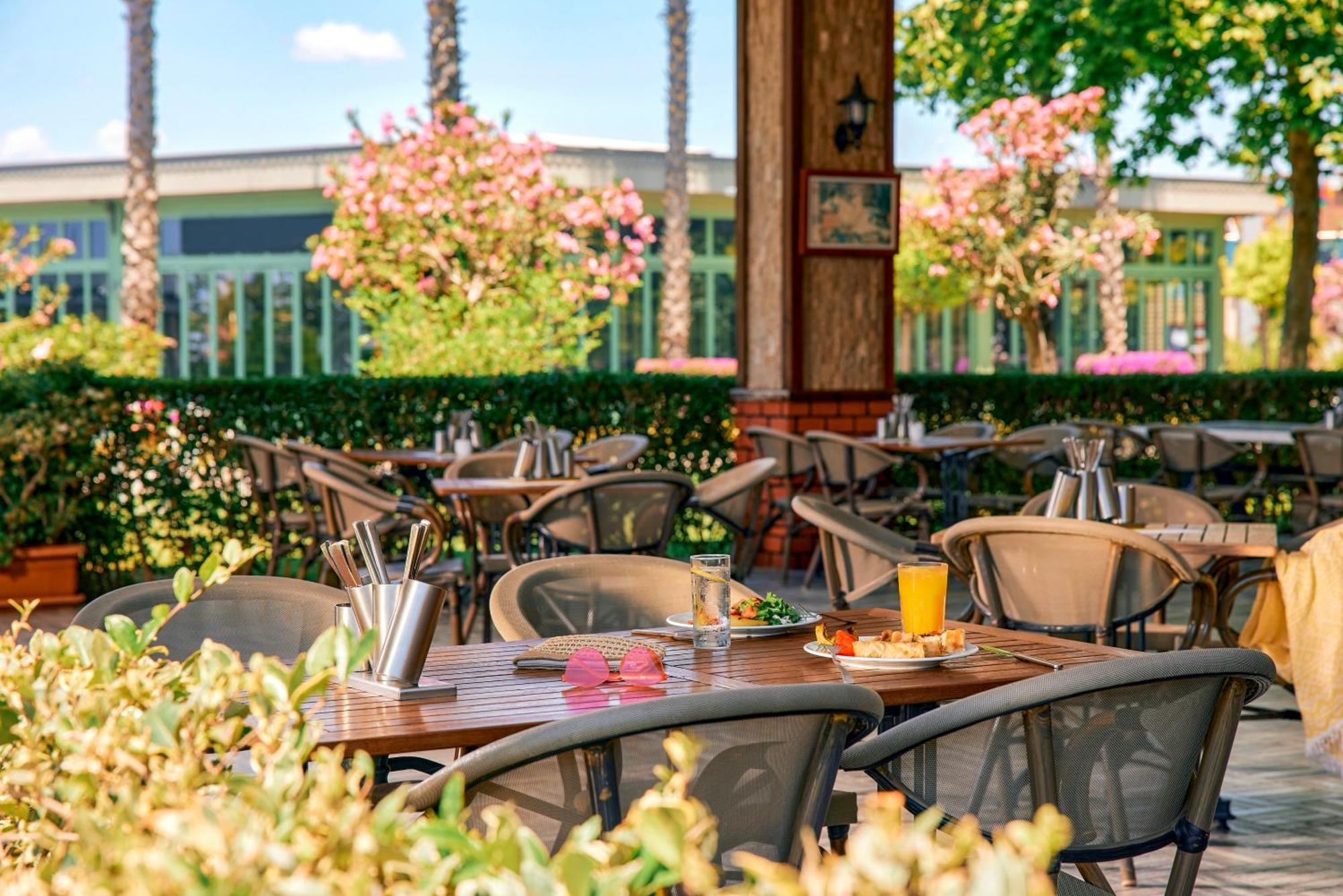 Tui Magic Life Jacaranda Hotel Side Exterior photo The Terrace at the Beverly Hills Hotel